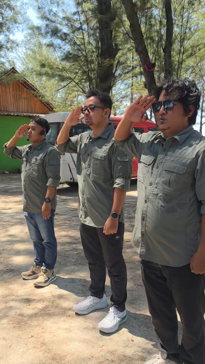 Kegiatan outbound leadership siswa SMA - permainan strategi kelompok