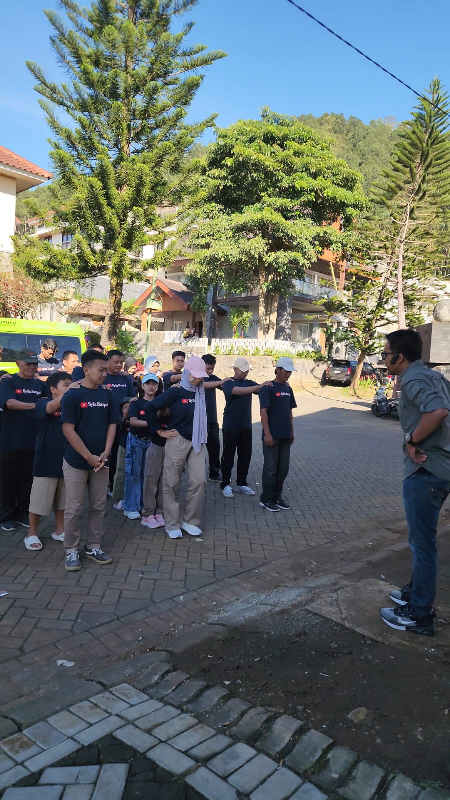 Kegiatan outbound perusahaan - sesi debriefing