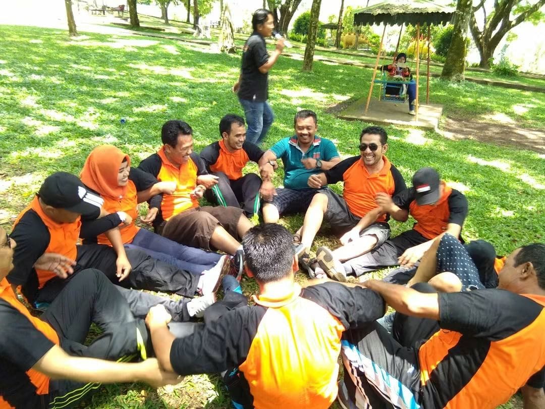 Kegiatan outbound perusahaan - team building