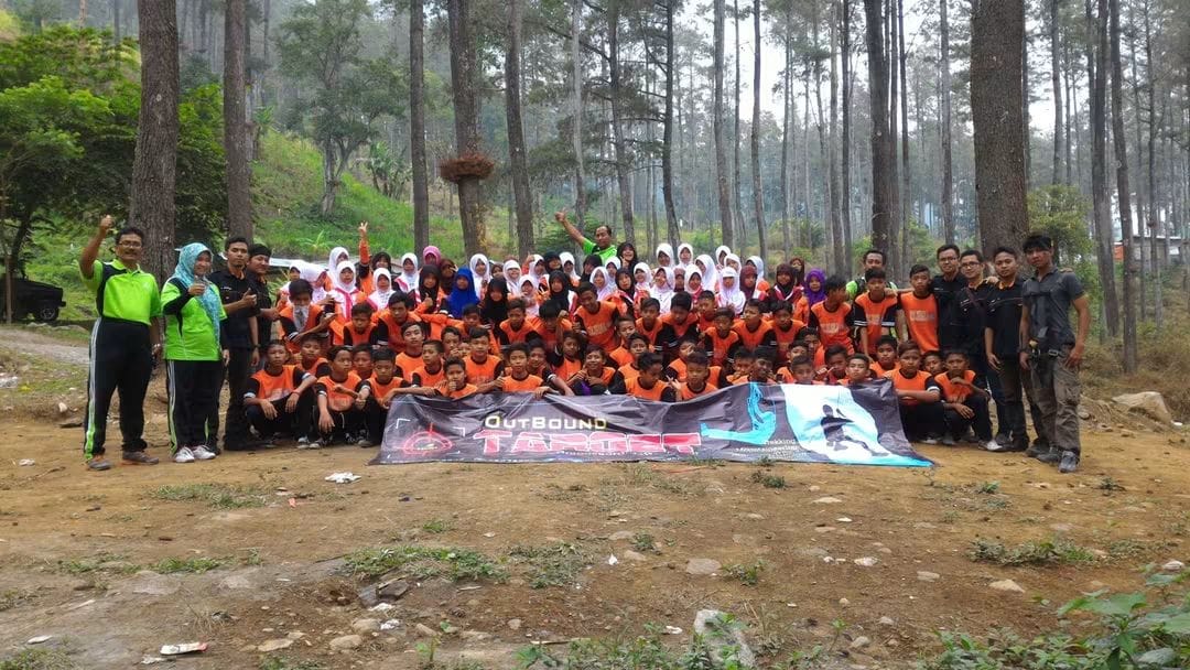 Kegiatan outbound leadership siswa SMA - games kelompok